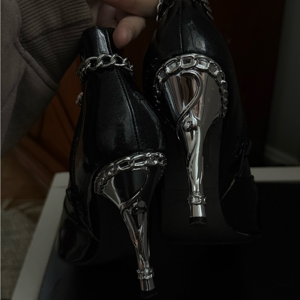 Vintage Baby Phat Glossy Black Ankle Boots w/ Silver Charm Chain Mint Condition - Picture 5 of 6